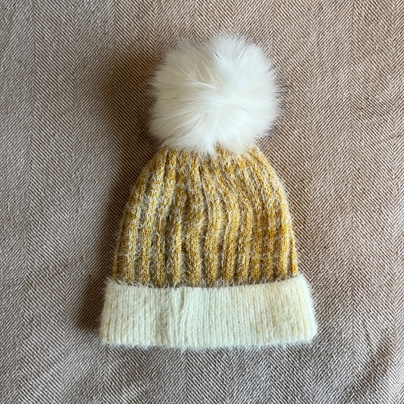 D&Y Pompom Toque - Picture 3 of 4